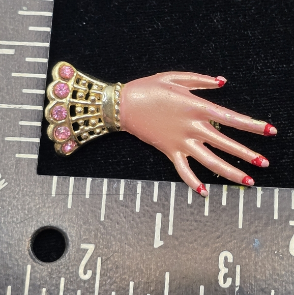 Vintage Small Painted Victorian Cuffed Hand Brooch 1960s - Picture 6 of 6